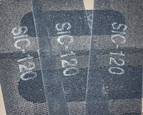 A lixagem com a malha nº 120 fornece uma superfície lisa, pronta para ferrar e pintar