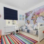 Ο έγχρωμος χάρτης του κόσμου στον τοίχο θα γίνει όχι μόνο μια φωτεινή προφορά, αλλά και ένα εκπαιδευτικό εγχειρίδιο