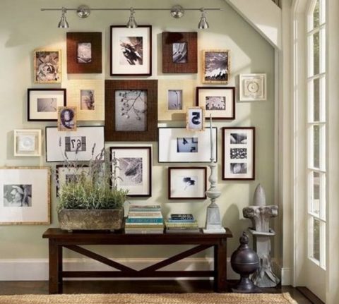 Nella composizione di dipinti e foto, puoi combinare cornici di diverse larghezze