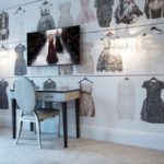 Η νεαρή γυναίκα της μόδας θα εκτιμήσει τη φωτογραφία ταπετσαρία με την εικόνα των ρούχων