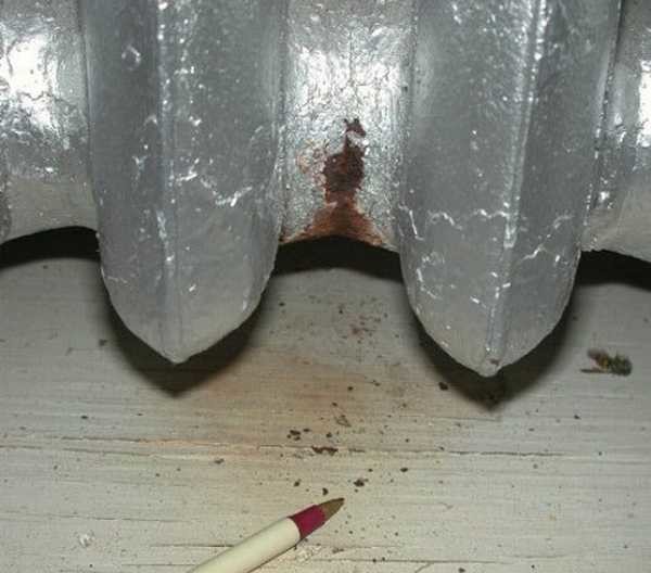 Διαρροή μεταξύ των τμημάτων εμφανίζεται συνήθως μετά το τέλος της περιόδου θέρμανσης, όταν το ψυγείο κρυώνει