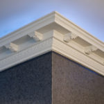 γυψομάρμαρο στο ταβάνι στη φωτογραφία του διαμερίσματος